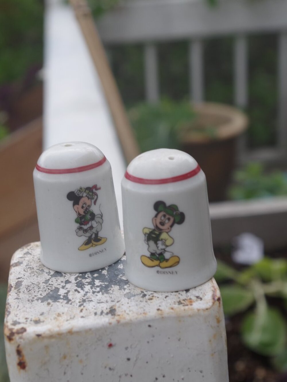 Two Cute Vintage Salt & Pepper Cantainers Disney Mickey & Mini Mouse
